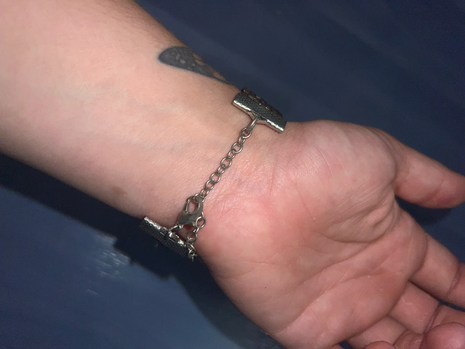 Pulsera efecto tejido con cuentas gris/marrón – photo 2